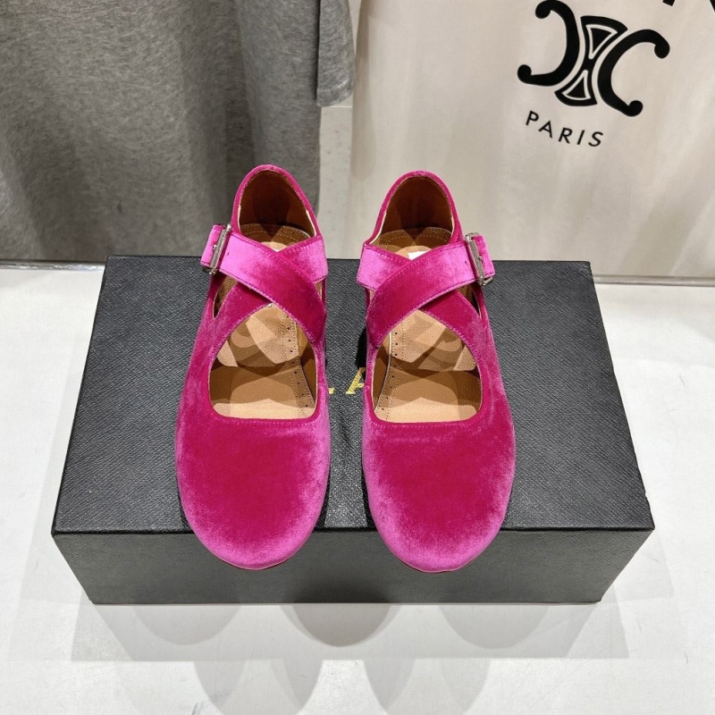 Other flat shoes